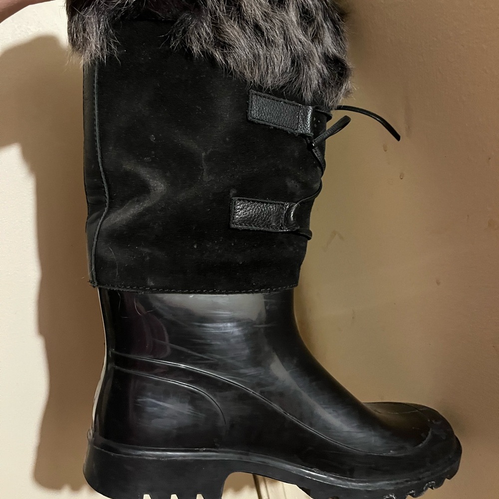 Stylish Black Fur-Trimmed Boots